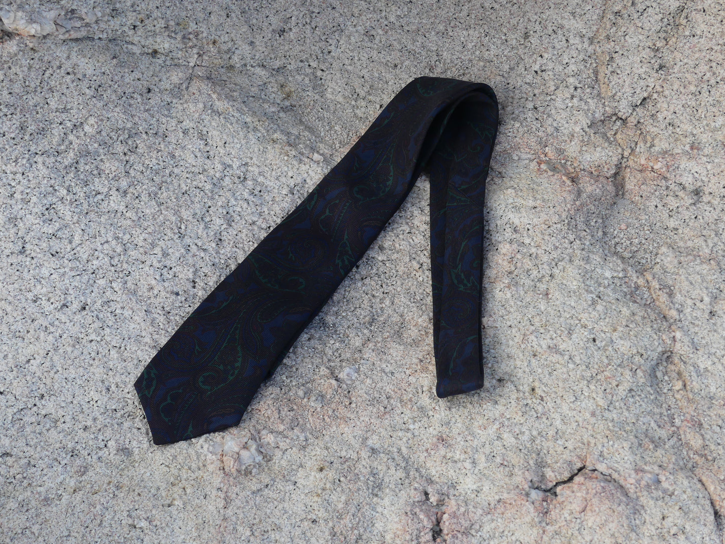 BURBERRY VINTAGE TIE - La Vague Vintage Shop