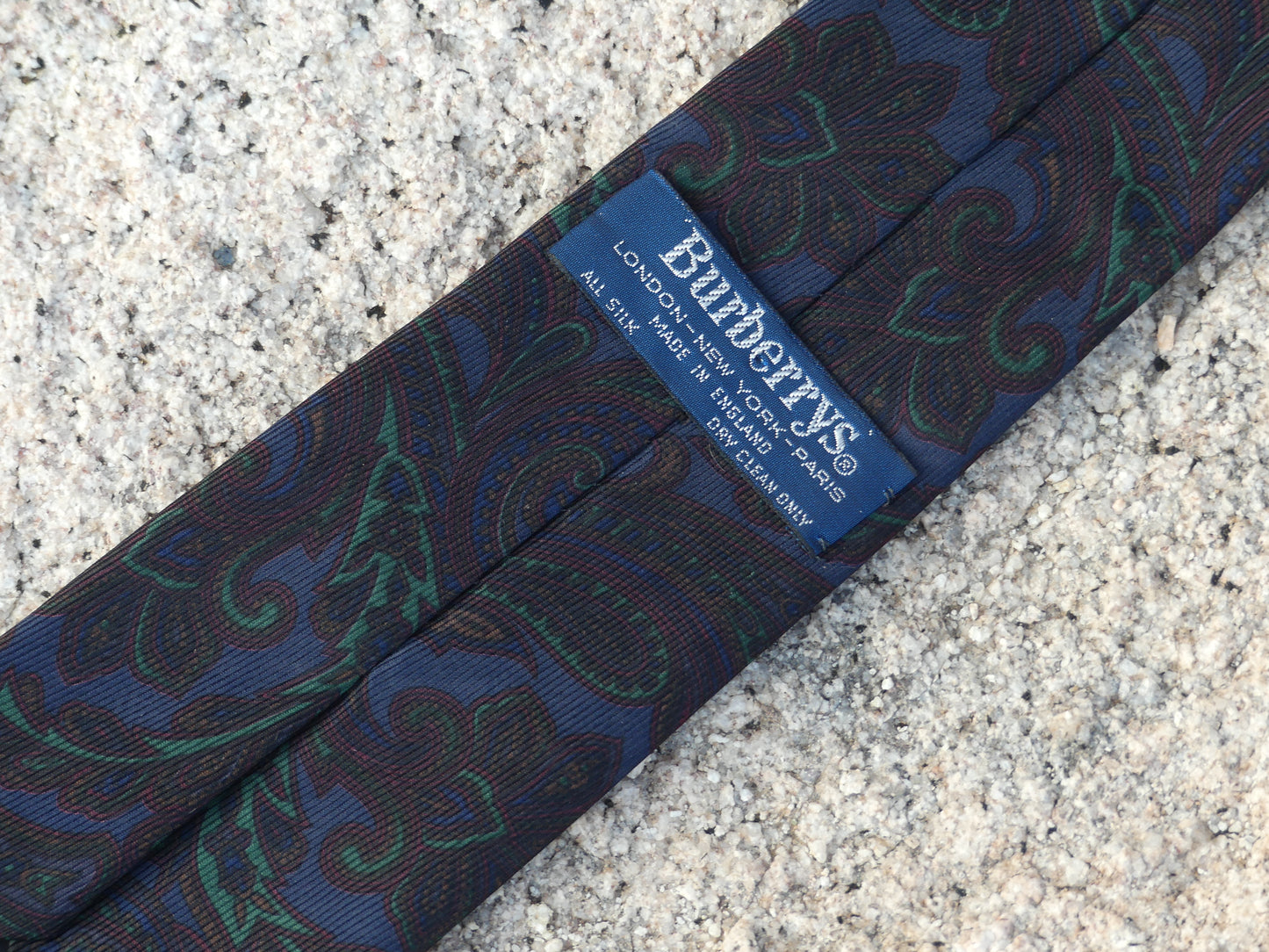 BURBERRY VINTAGE TIE - La Vague Vintage Shop