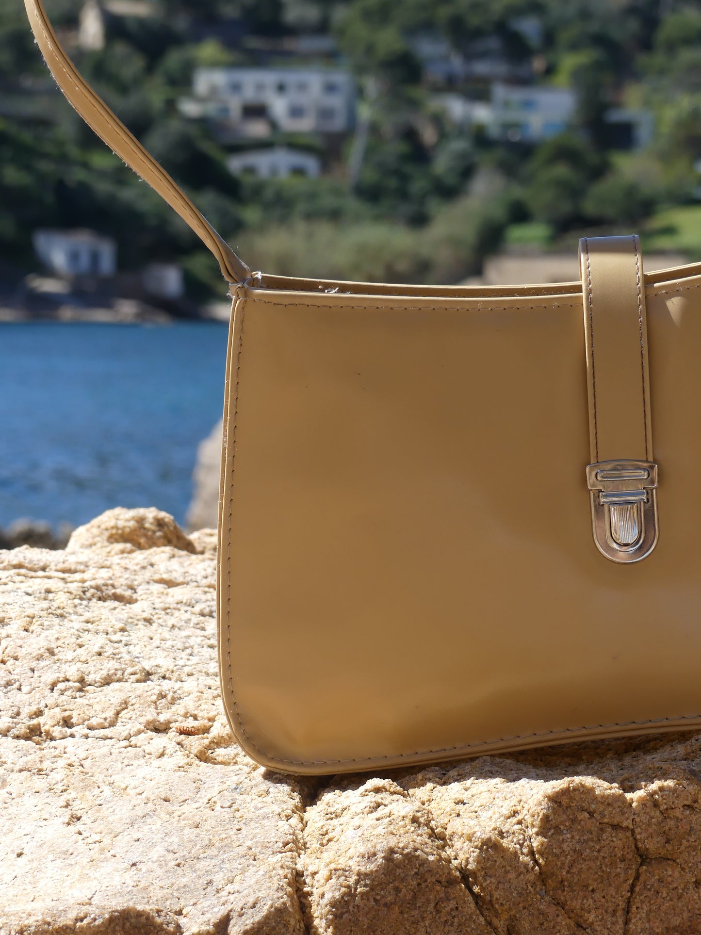 BAGUETTE VINTAGE HANDBAG - La Vague Vintage Shop