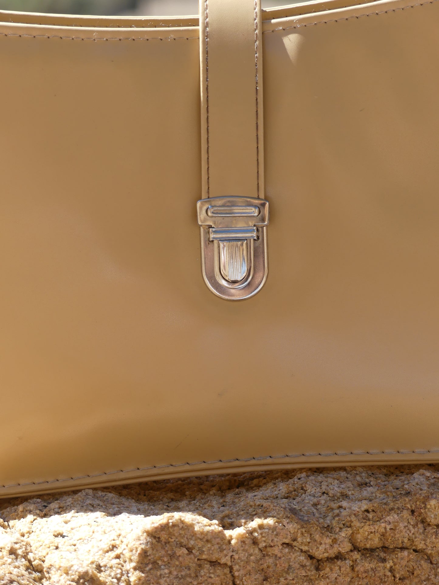 BAGUETTE VINTAGE HANDBAG - La Vague Vintage Shop