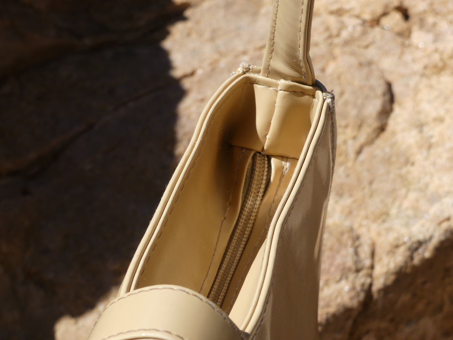 BAGUETTE VINTAGE HANDBAG - La Vague Vintage Shop