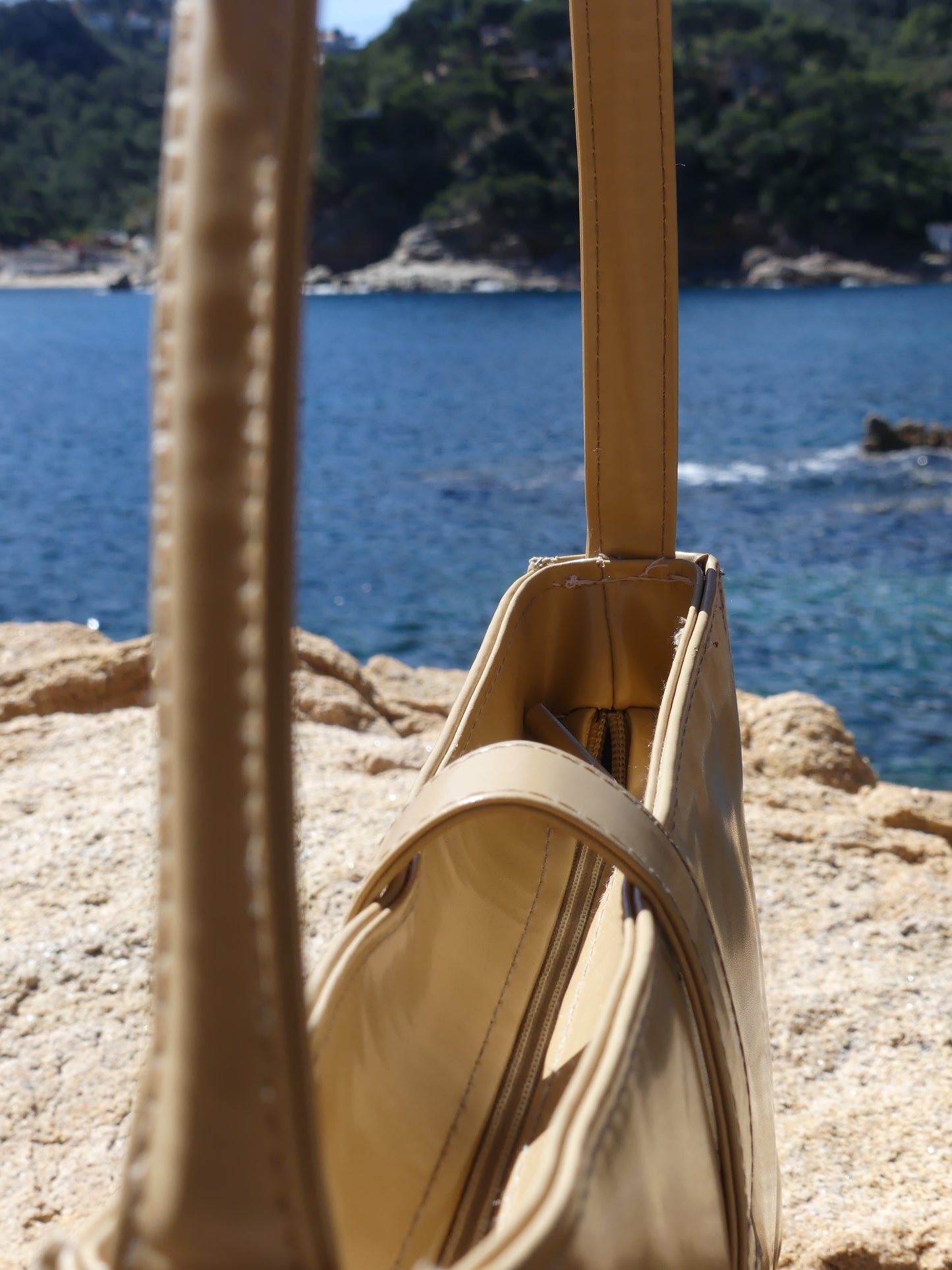 BAGUETTE VINTAGE HANDBAG - La Vague Vintage Shop