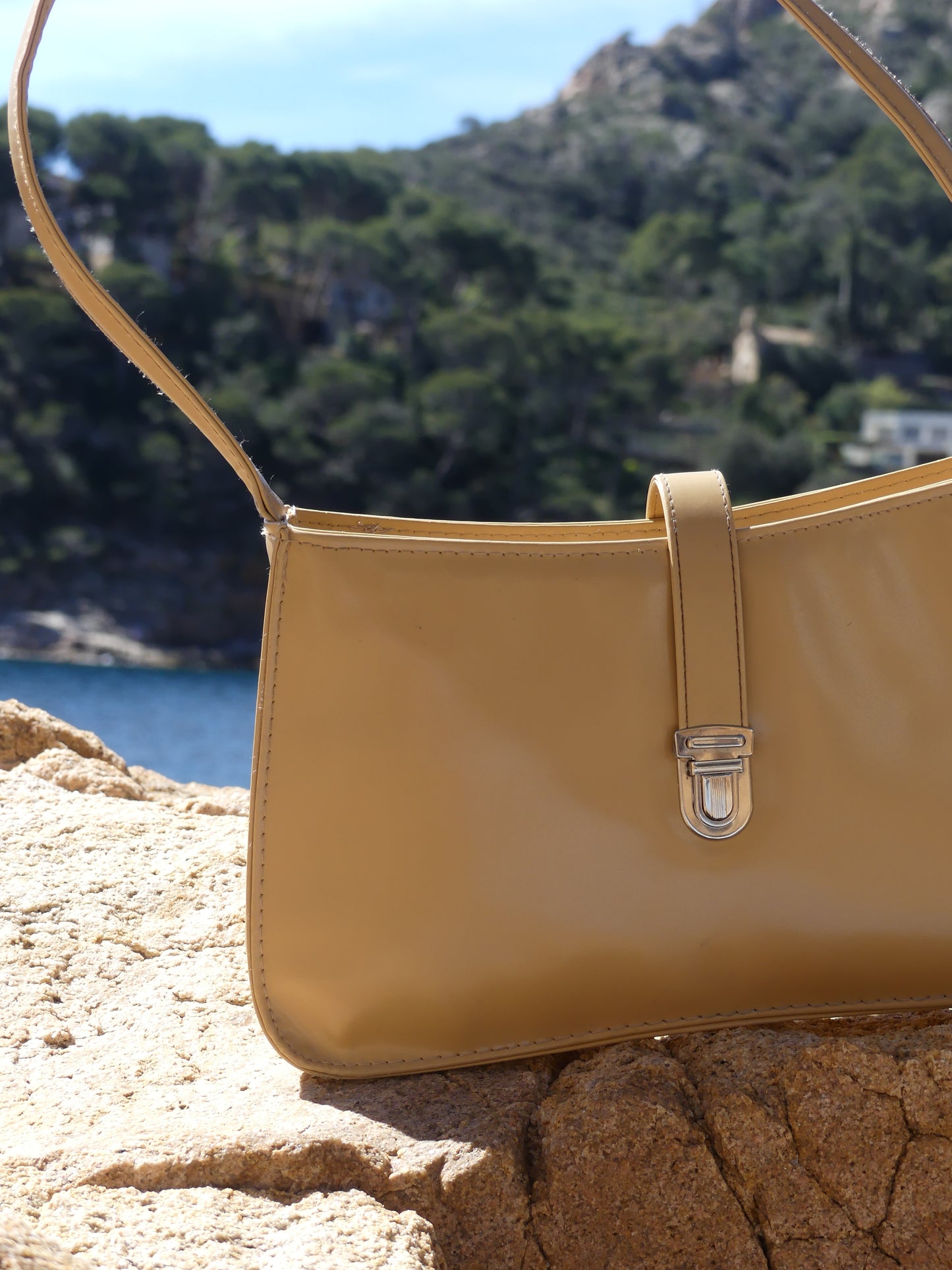 BAGUETTE VINTAGE HANDBAG - La Vague Vintage Shop