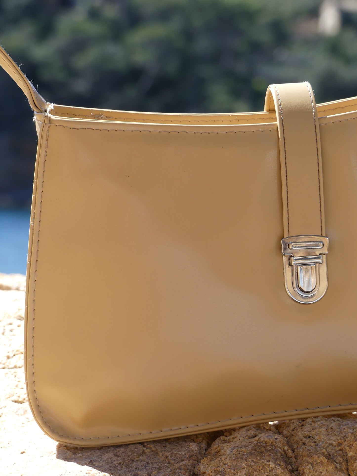 BAGUETTE VINTAGE HANDBAG - La Vague Vintage Shop