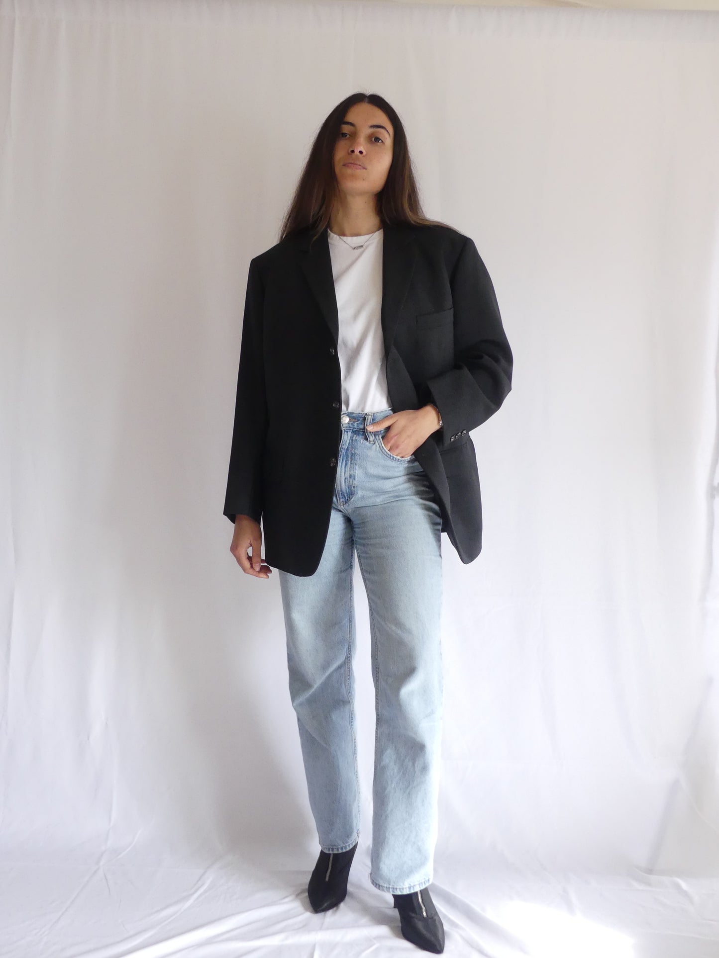 Atelier Torino vintage blazer in black, made of mohair and wool – Timeless elegance with premium German craftsmanship. Perfect for a sophisticated look. Available now at La Vague Vintage Shop