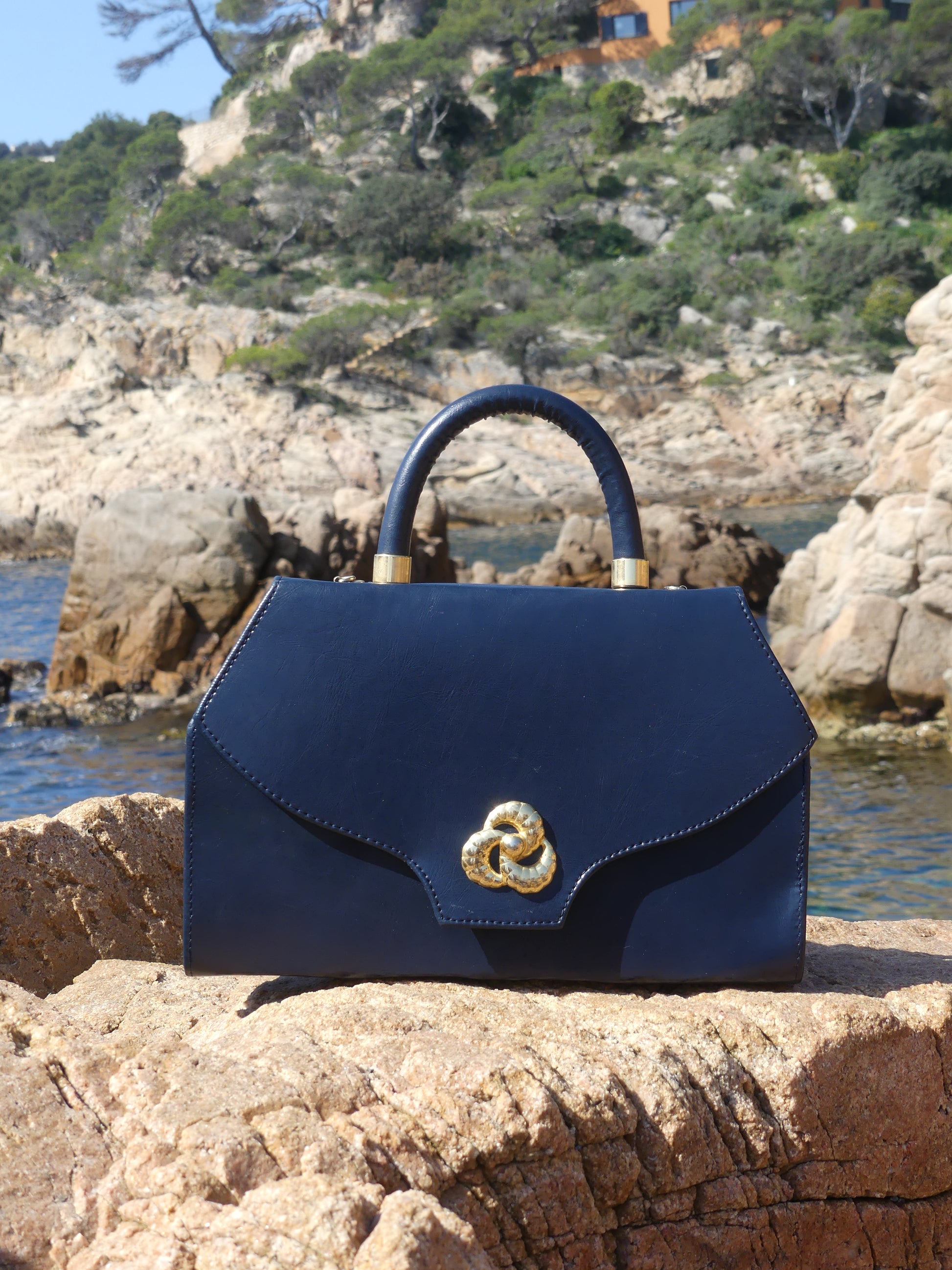Blava Vintage Handbag – Timeless Navy Blue Leather Bag La Vague